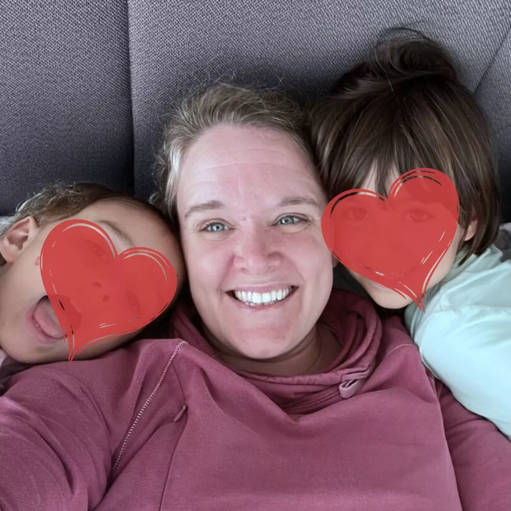 Mama Joline mit Kindern